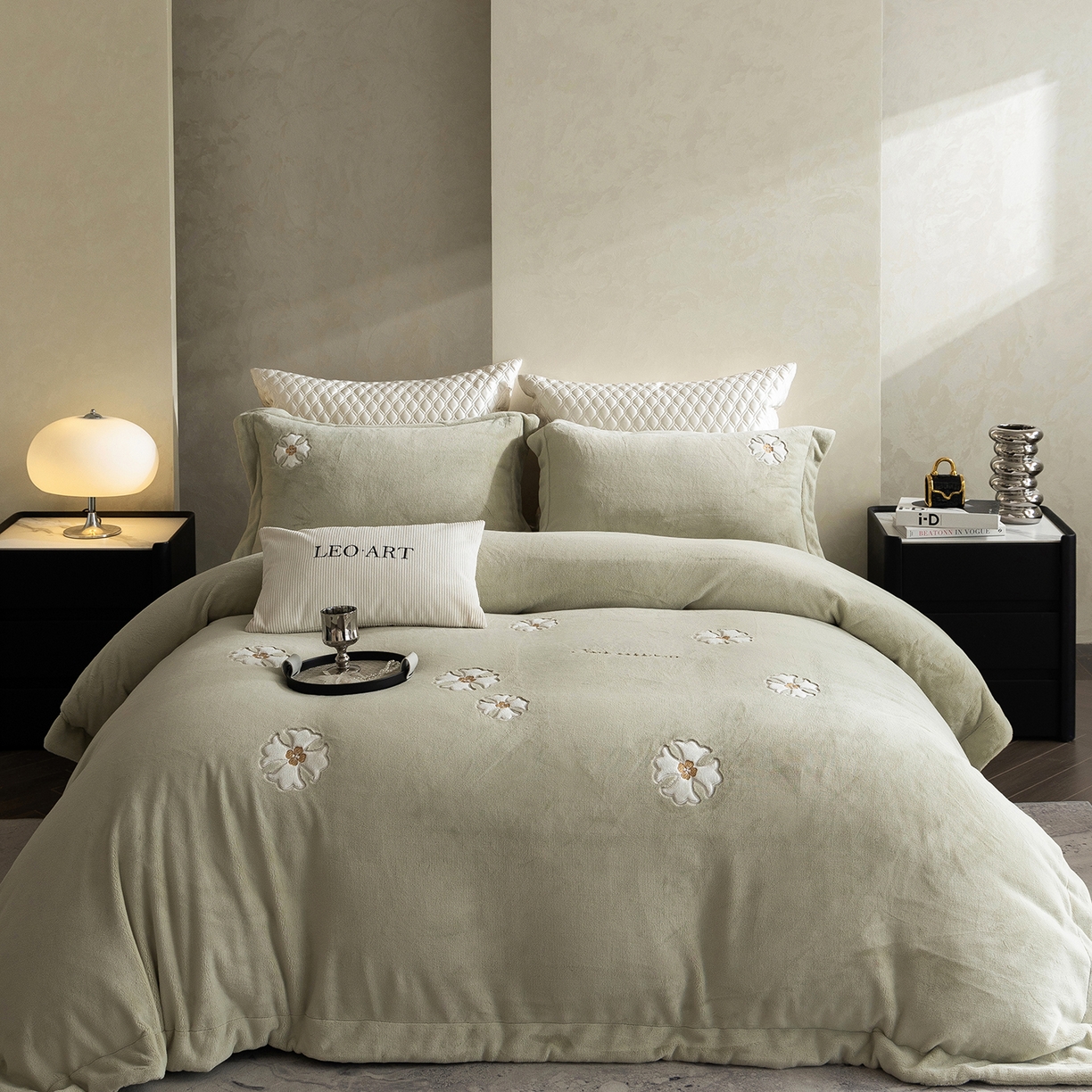 91家纺网 家纺一手货源 找家纺 涞澳家纺 2025新款牛奶绒绣花四件套（利威亚&心熠欢眠） 心熠欢眠-绿