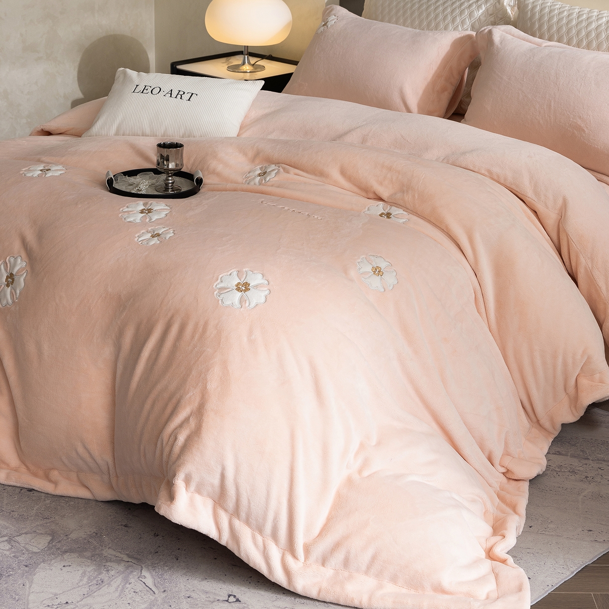 91家纺网 家纺一手货源 找家纺 （总）涞澳家纺 2025新款牛奶绒绣花四件套（利威亚&心熠欢眠）