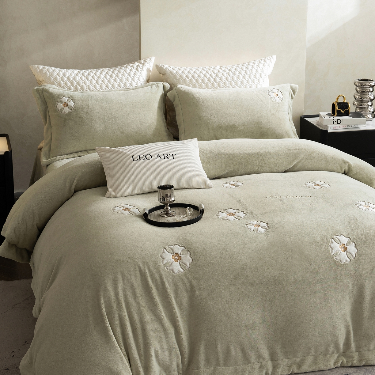 91家纺网 家纺一手货源 找家纺 涞澳家纺 2025新款牛奶绒绣花四件套（利威亚&心熠欢眠） 心熠欢眠-绿