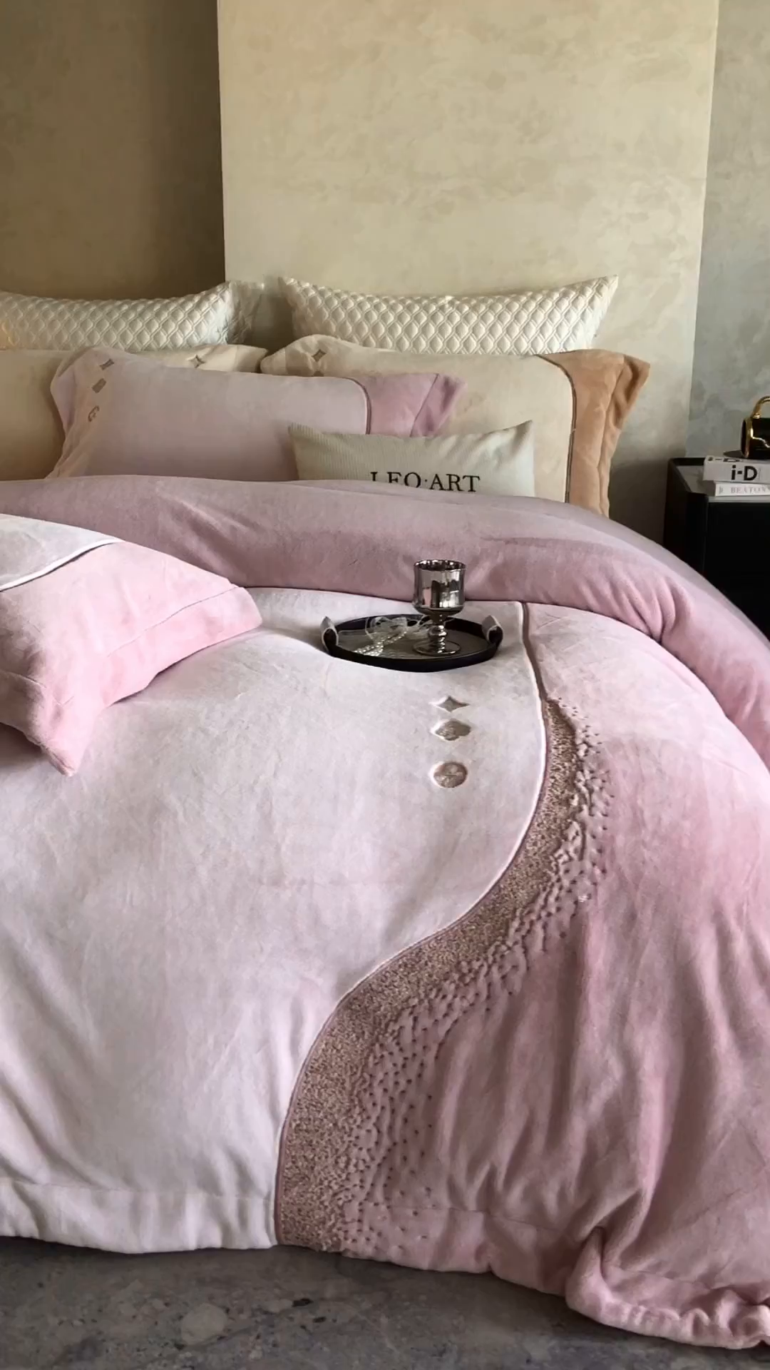 91家纺网 家纺一手货源 找家纺 （总）涞澳家纺 2025新款牛奶绒绣花四件套（利威亚&心熠欢眠）