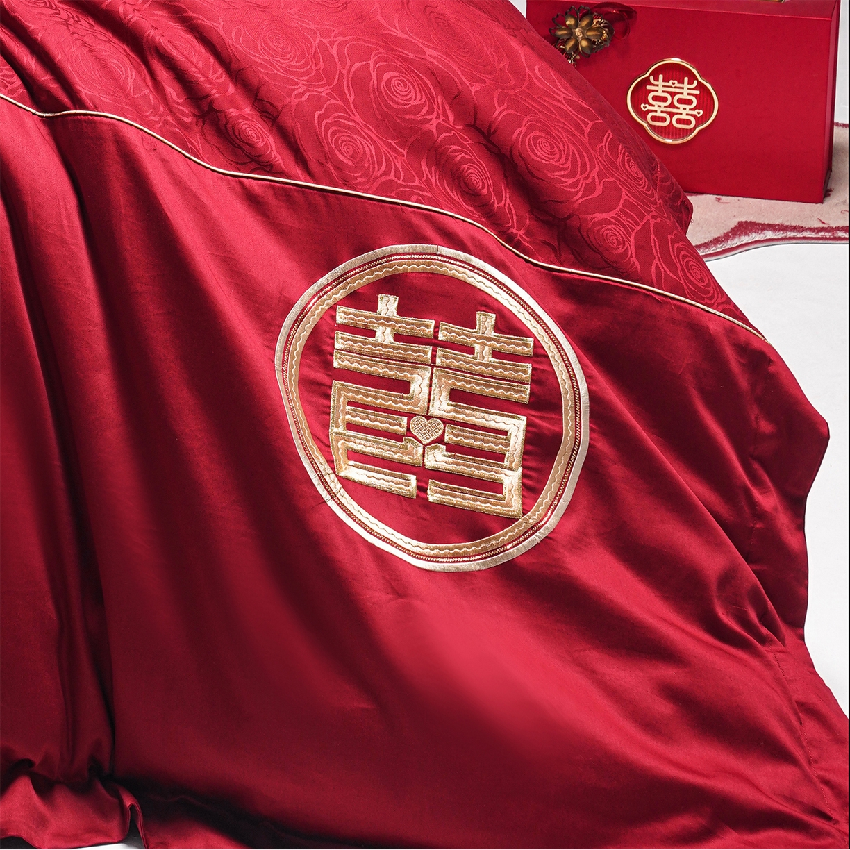 91家纺网 家纺一手货源 找家纺 芊囍纺 2025新款双面长绒棉提花婚庆刺绣四件套 禧爱