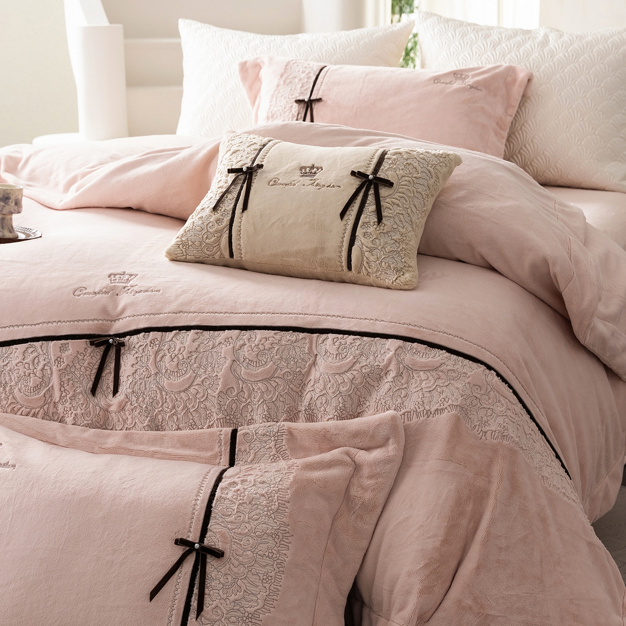 91家纺网 家纺一手货源 找家纺 涞澳家纺 2025新款牛奶绒四件套-维拉诗镜 维拉诗镜-雅灰粉