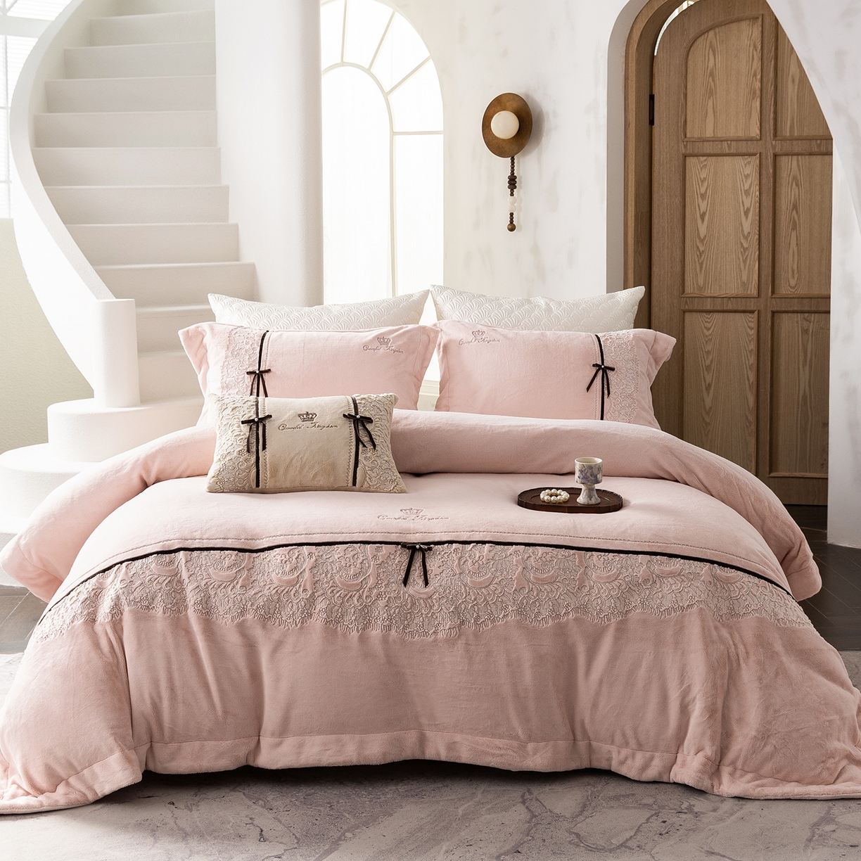 91家纺网 家纺一手货源 找家纺 涞澳家纺 2025新款牛奶绒四件套-维拉诗镜 维拉诗镜-雅灰粉