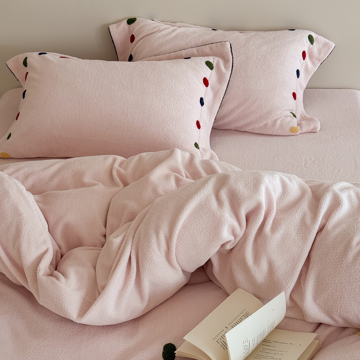 91家纺网 家纺一手货源 找家纺 涞澳家纺 2025新款半边绒四件套-月澜绘梦 月澜绘梦-粉