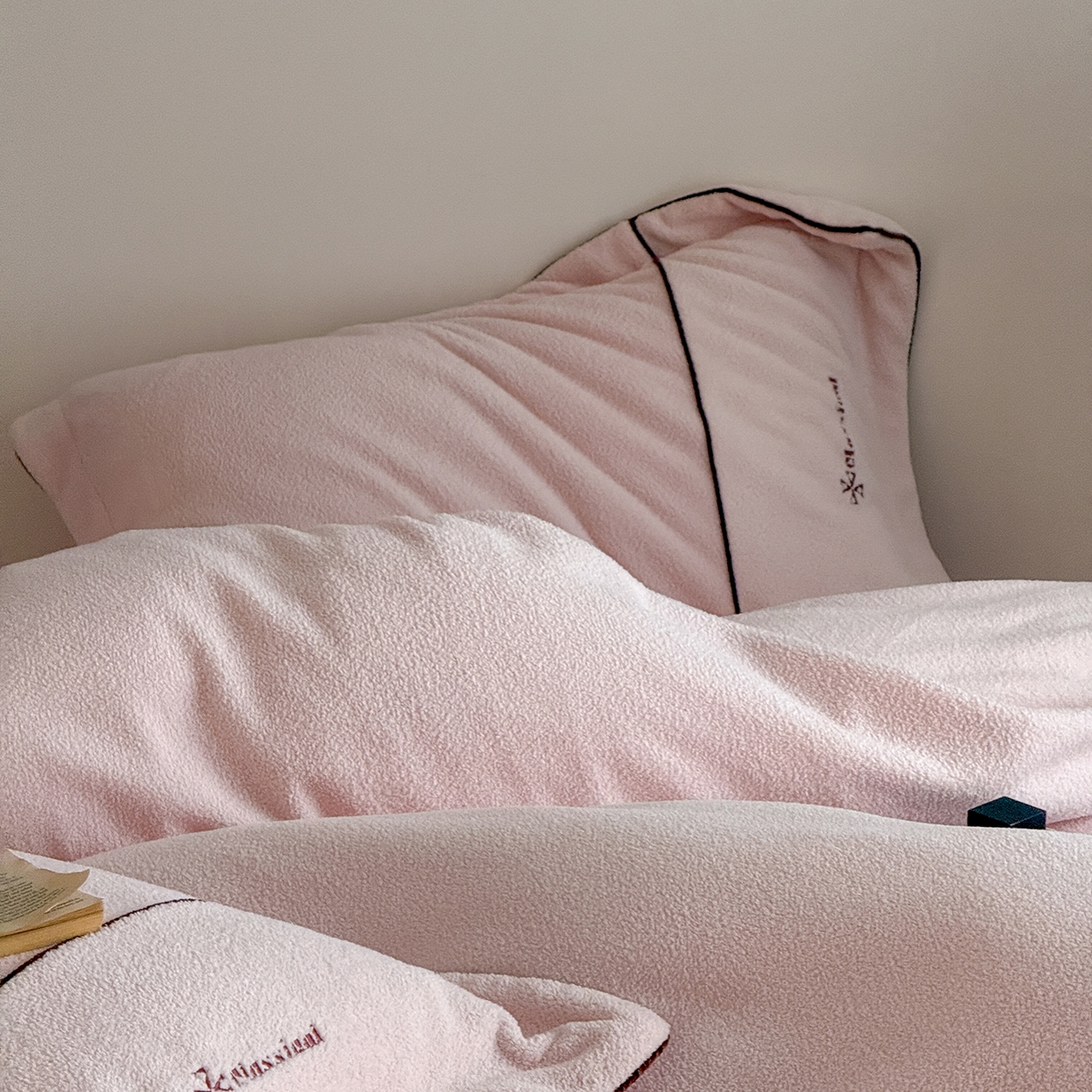 91家纺网 家纺一手货源 找家纺 涞澳家纺 2025新款半边绒四件套-柔光梦境 柔光梦境-粉