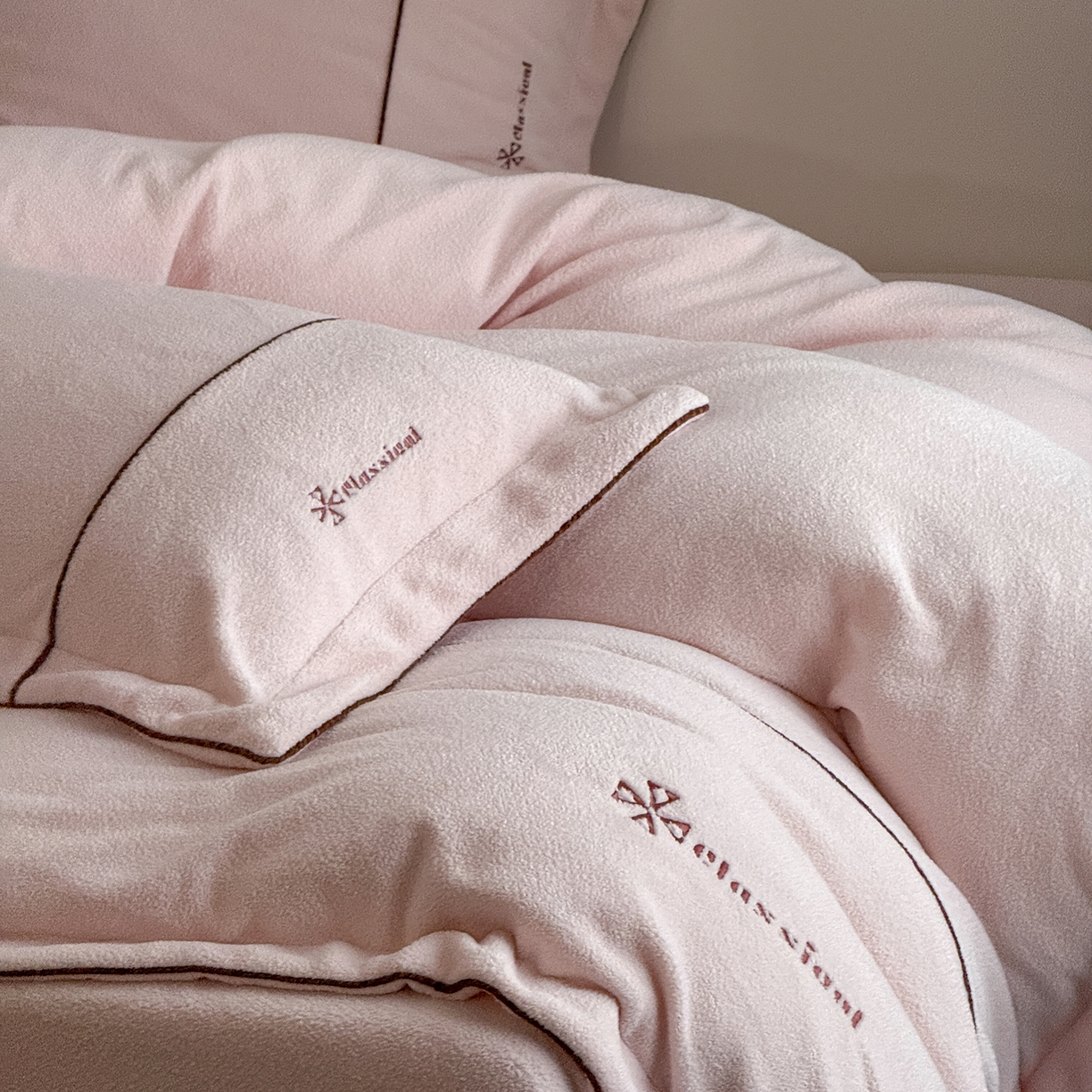 91家纺网 家纺一手货源 找家纺 （总）涞澳家纺 2025新款半边绒四件套-柔光梦境