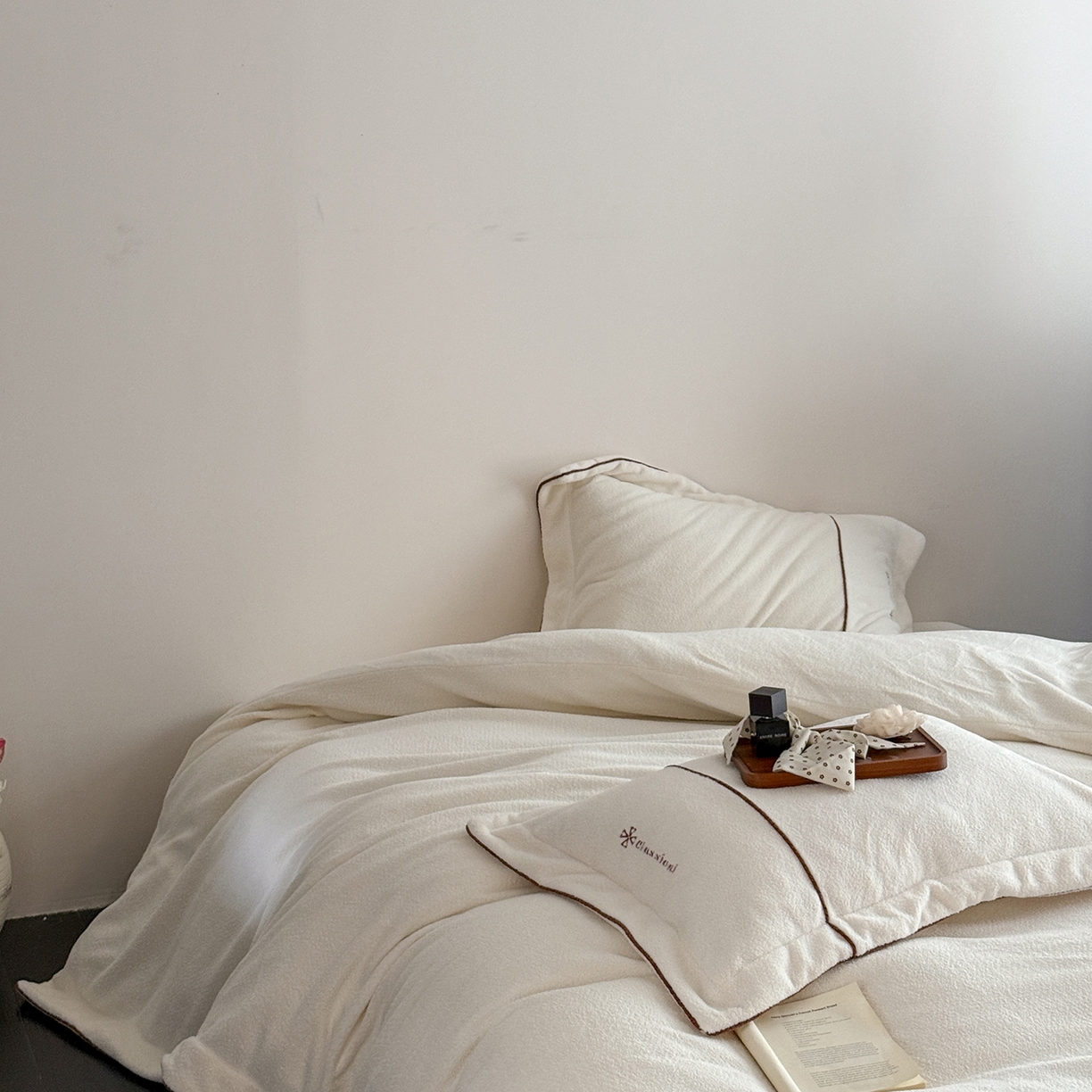 91家纺网 家纺一手货源 找家纺 涞澳家纺 2025新款半边绒四件套-柔光梦境 柔光梦境-白