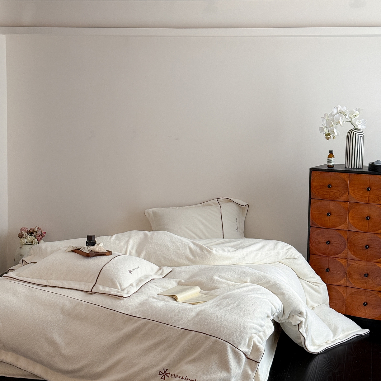 91家纺网 家纺一手货源 找家纺 涞澳家纺 2025新款半边绒四件套-柔光梦境 柔光梦境-白