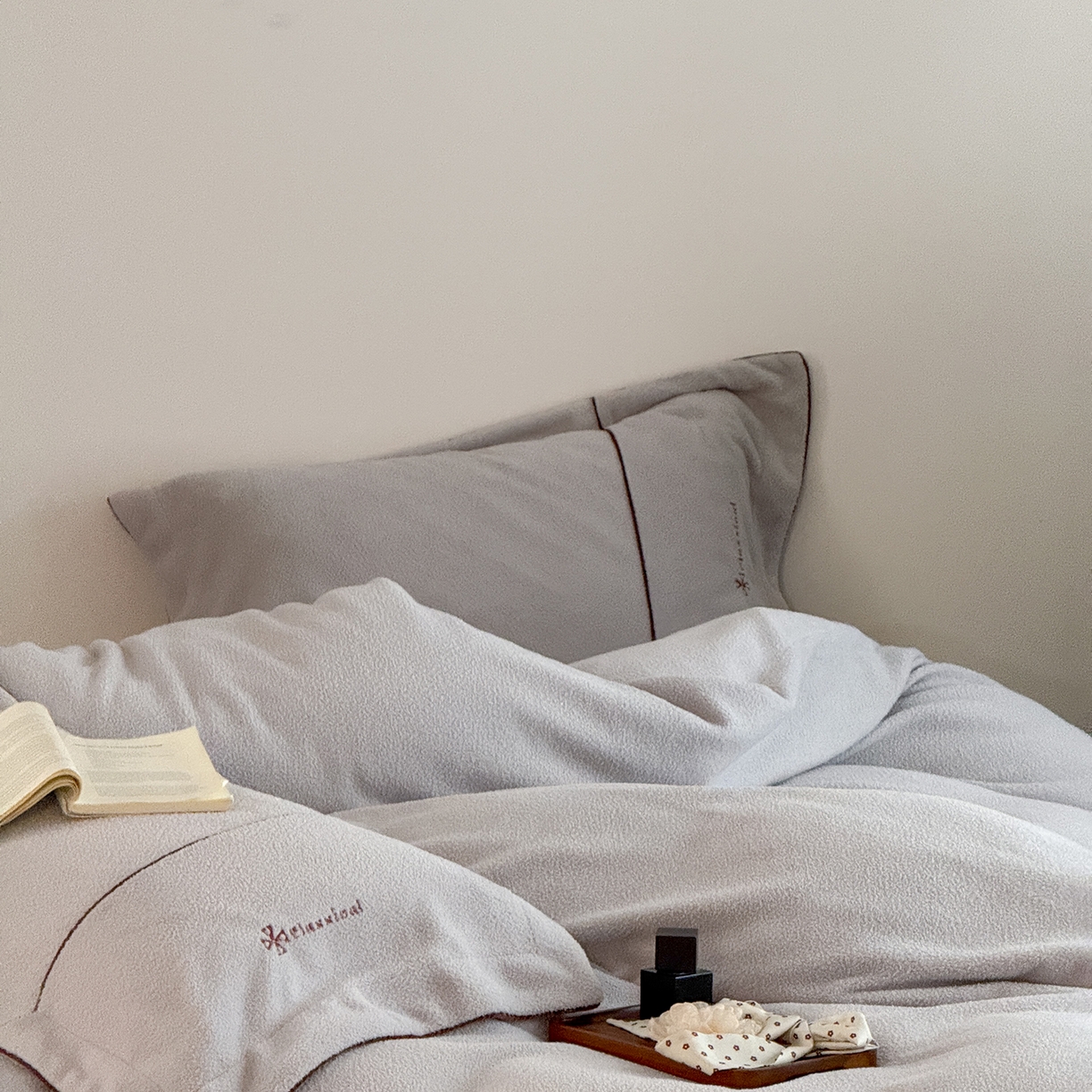 91家纺网 家纺一手货源 找家纺 涞澳家纺 2025新款半边绒四件套-柔光梦境 柔光梦境-灰