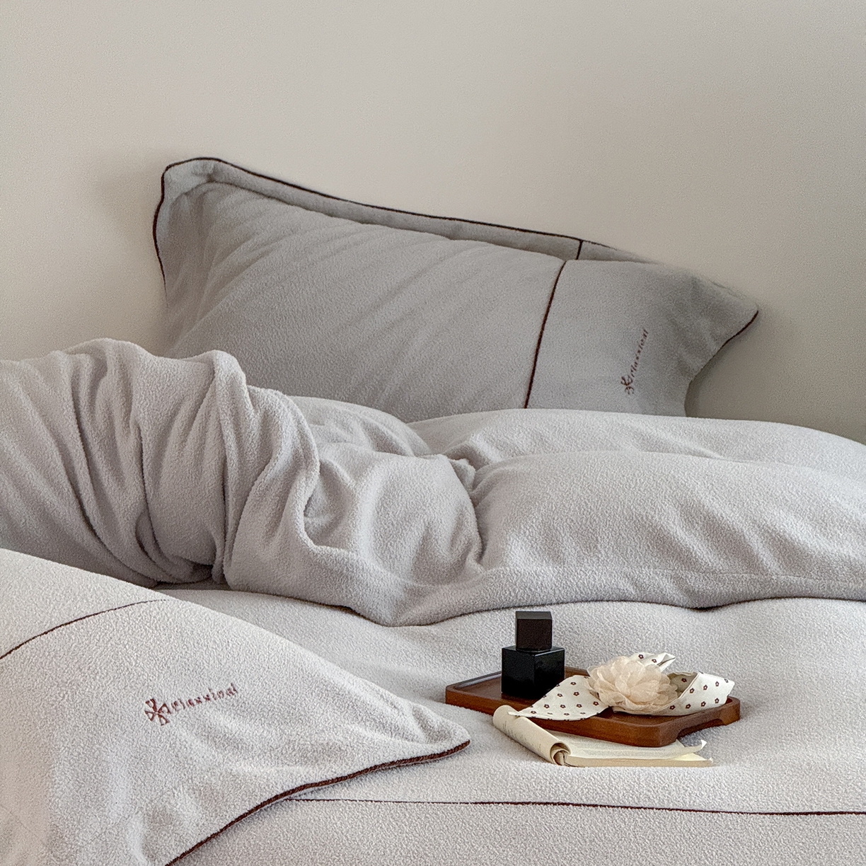 91家纺网 家纺一手货源 找家纺 涞澳家纺 2025新款半边绒四件套-柔光梦境 柔光梦境-灰