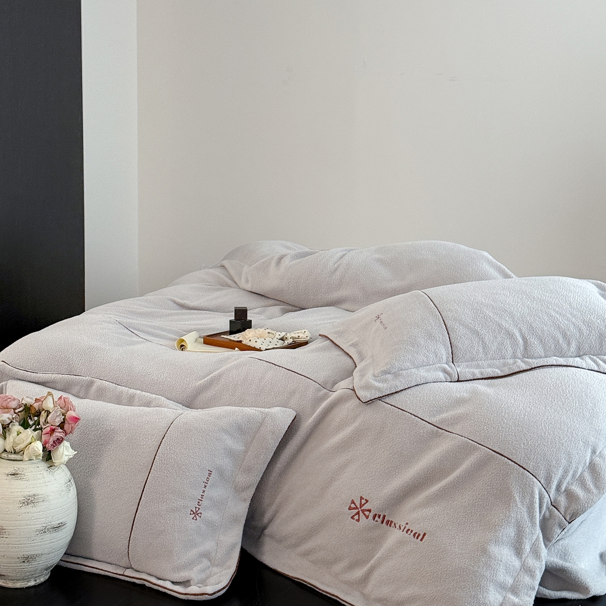 91家纺网 家纺一手货源 找家纺 涞澳家纺 2025新款半边绒四件套-柔光梦境 柔光梦境-灰