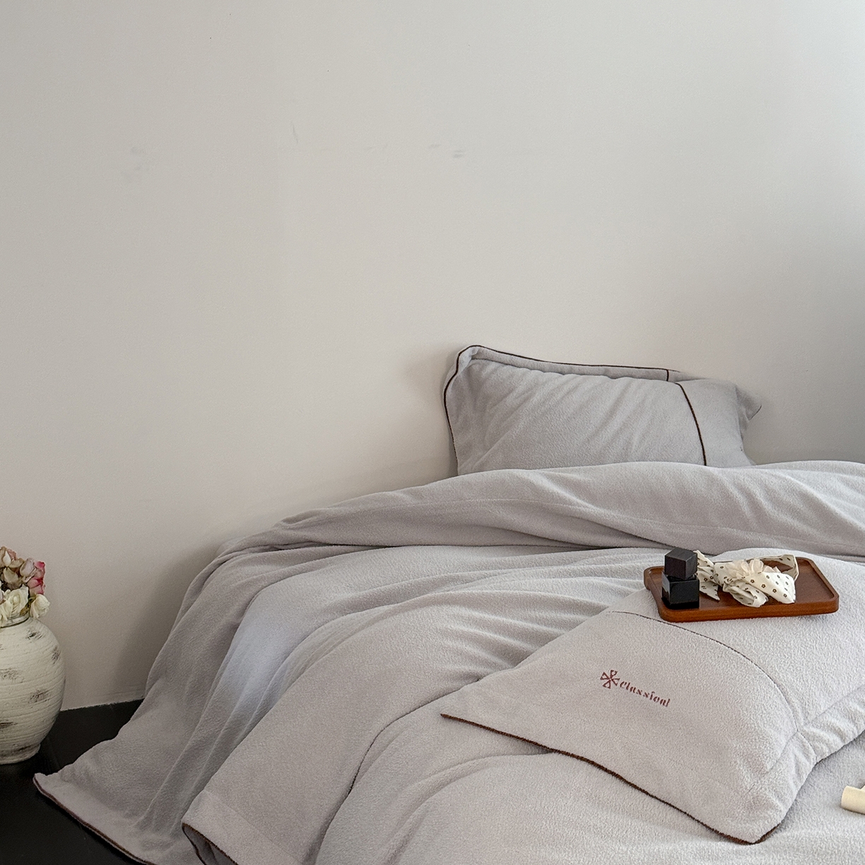 91家纺网 家纺一手货源 找家纺 涞澳家纺 2025新款半边绒四件套-柔光梦境 柔光梦境-灰