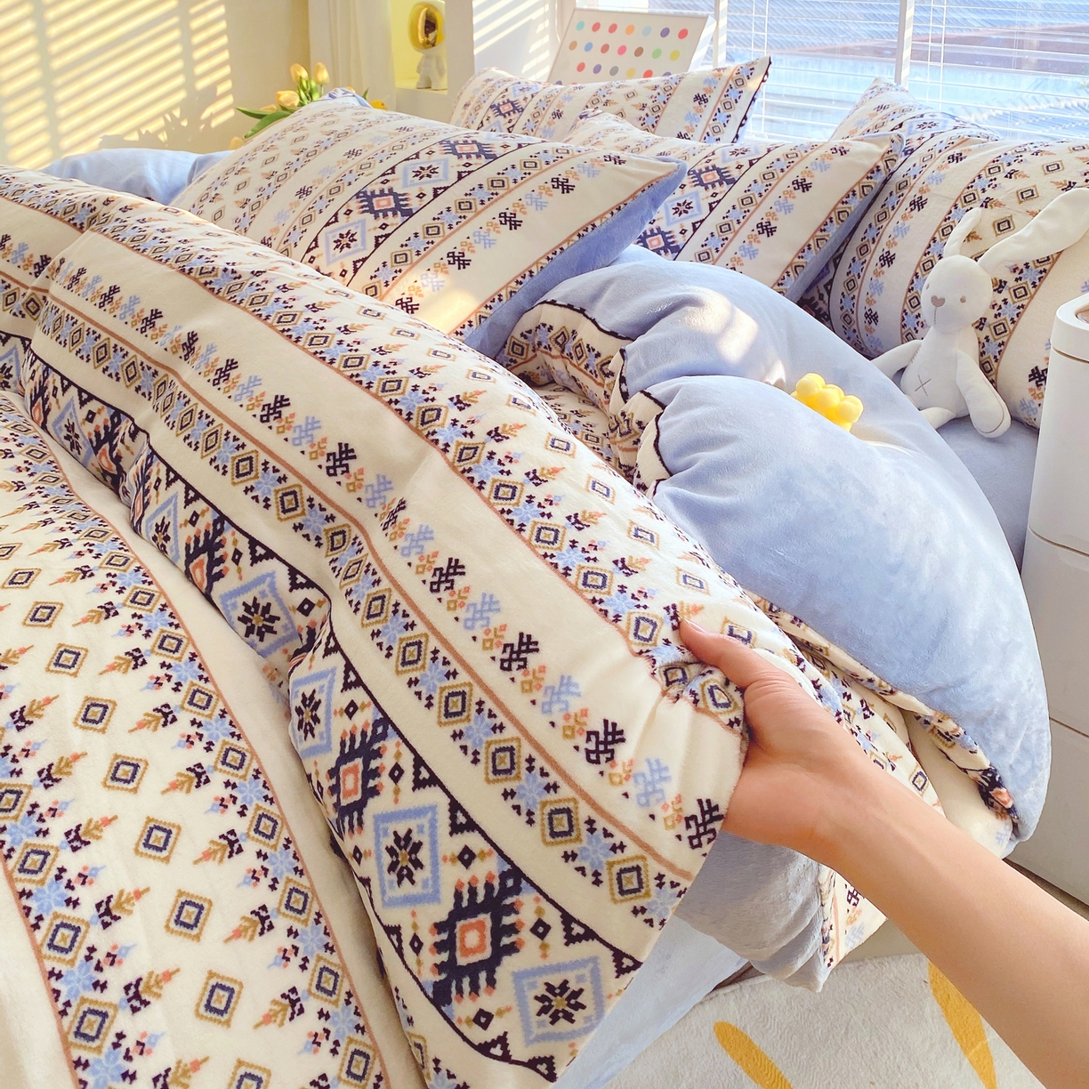 91家纺网 家纺一手货源 找家纺 金鑫汇家纺 2025新款加厚高克重A类牛奶绒四件套 波西米亚