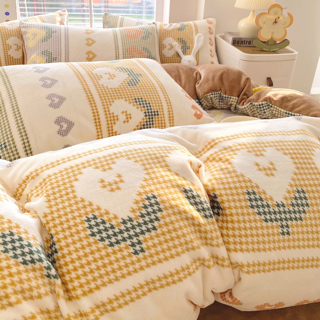 91家纺网 家纺一手货源 找家纺 金鑫汇家纺 2025新款加厚高克重A类牛奶绒四件套 同心千鸟格