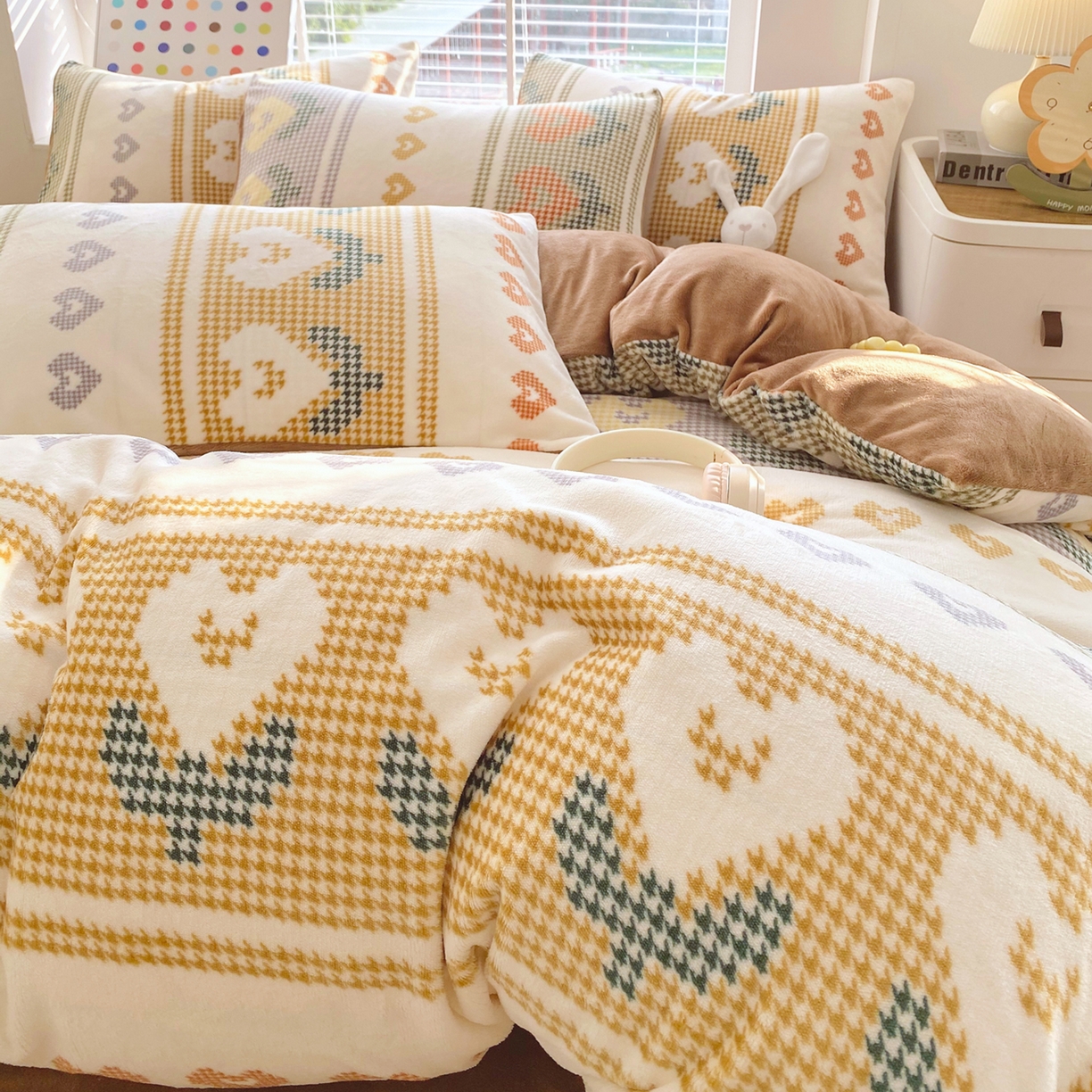 91家纺网 家纺一手货源 找家纺 金鑫汇家纺 2025新款加厚高克重A类牛奶绒四件套 同心千鸟格