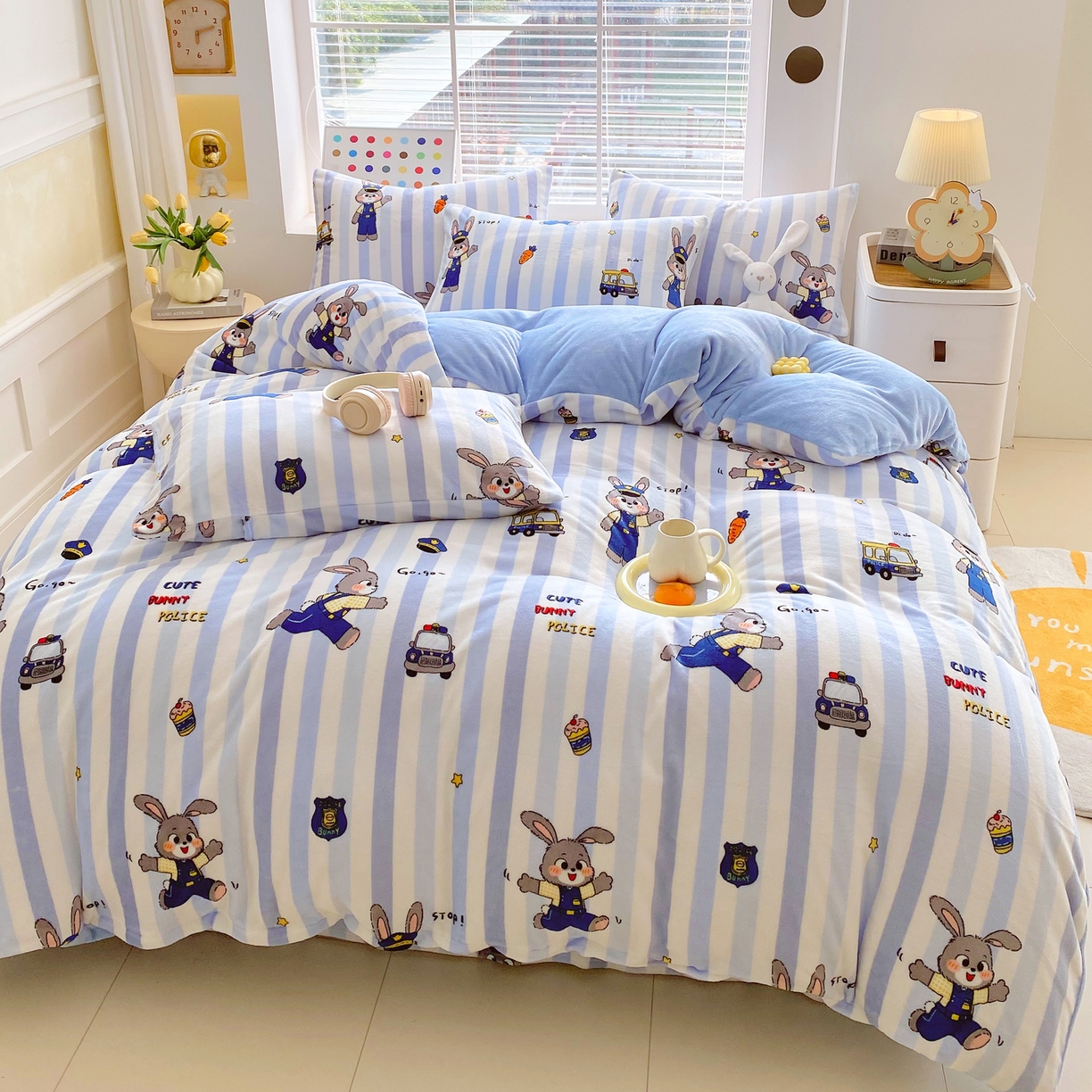 91家纺网 家纺一手货源 找家纺 金鑫汇家纺 2025新款加厚高克重A类牛奶绒四件套 兔子警官