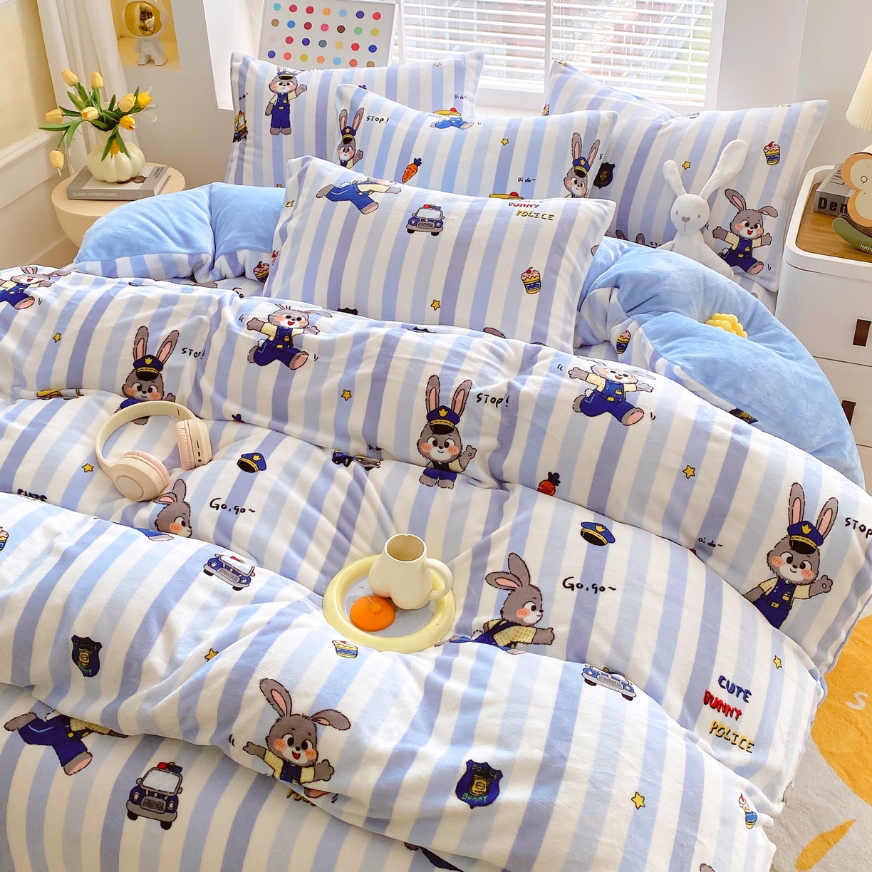 91家纺网 家纺一手货源 找家纺 金鑫汇家纺 2025新款加厚高克重A类牛奶绒四件套 兔子警官