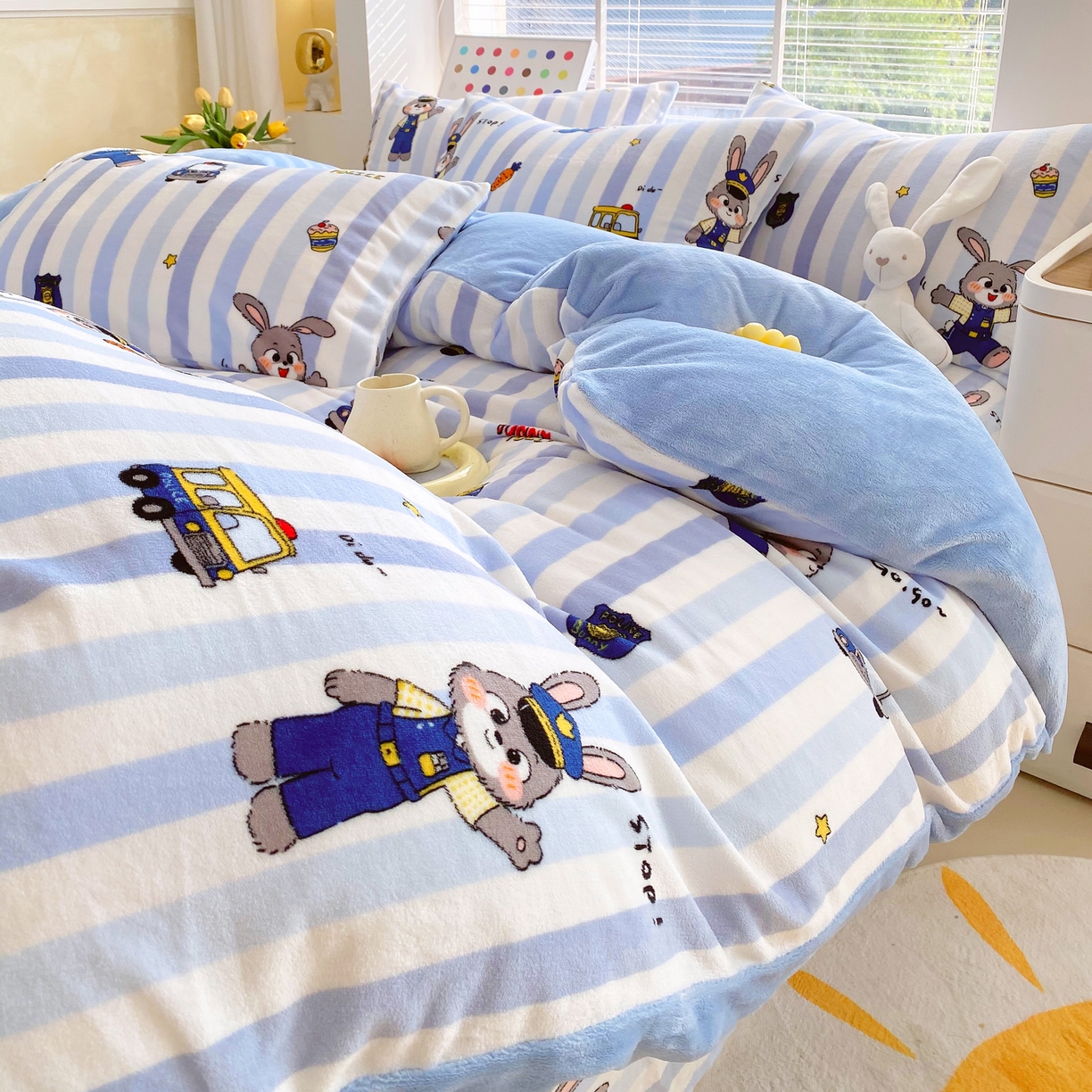 91家纺网 家纺一手货源 找家纺 金鑫汇家纺 2025新款加厚高克重A类牛奶绒四件套 兔子警官