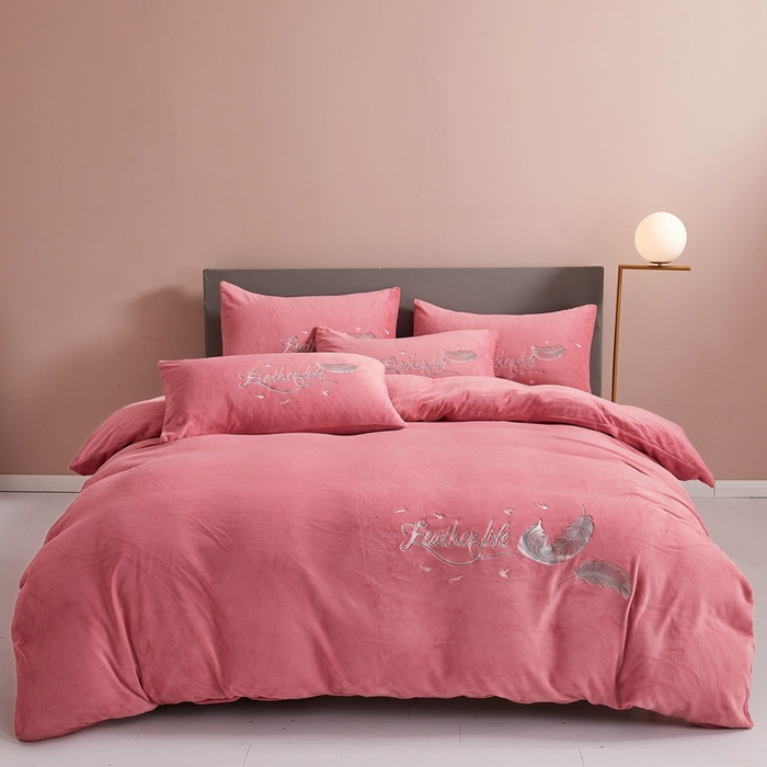 91家纺网 家纺一手货源 找家纺 （总）布乐意 2022新款纯色牛奶绒刺绣四件套绣花单被套