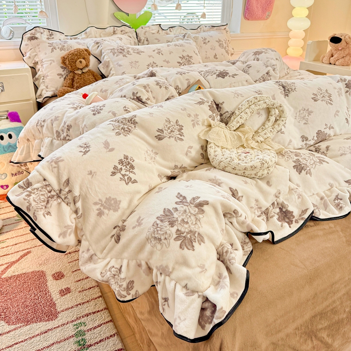 91家纺网 家纺一手货源 找家纺 （总）迪梦姿家纺 2025秋冬新款韩版印花牛奶绒花边款四件套