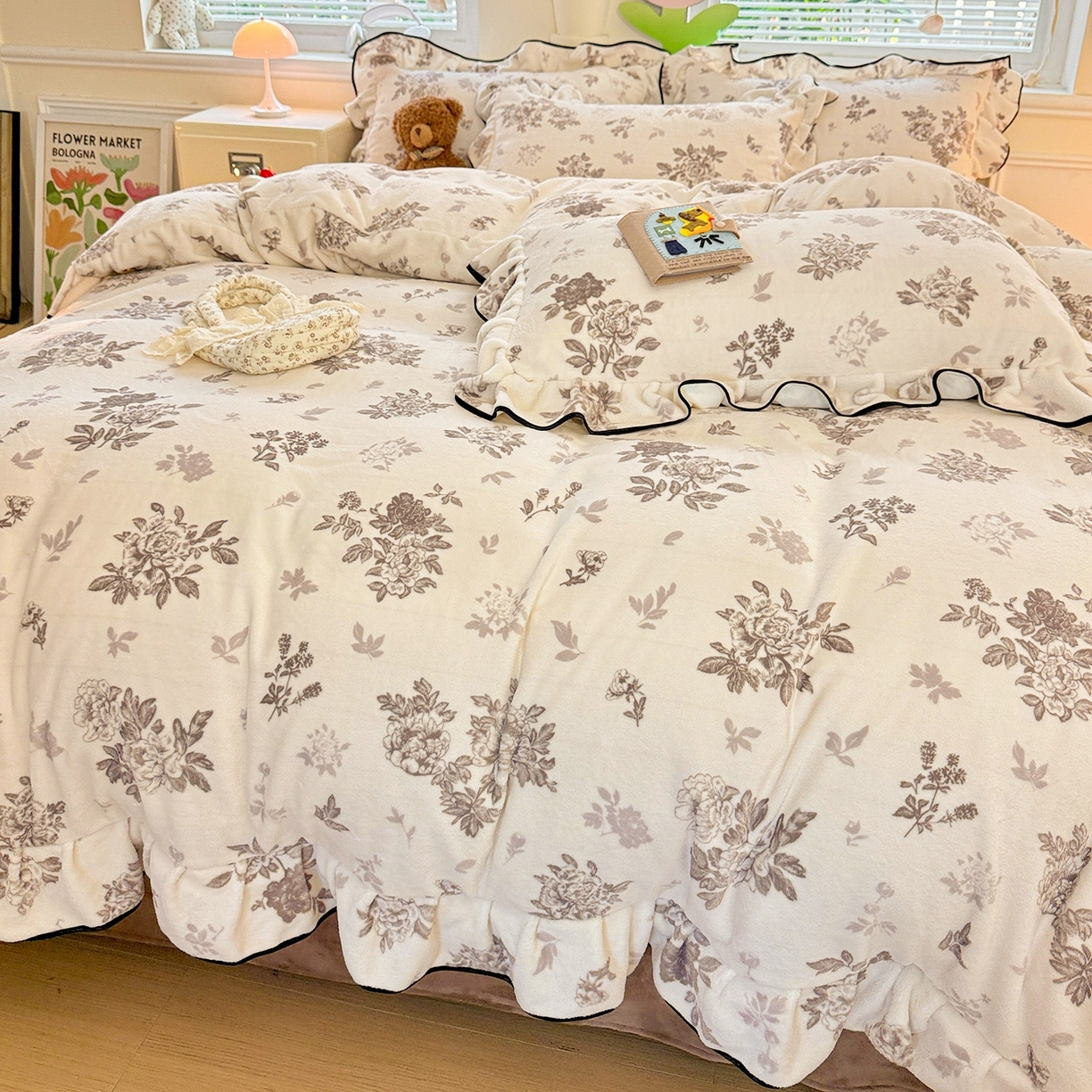 91家纺网 家纺一手货源 找家纺 （总）迪梦姿家纺 2025秋冬新款韩版印花牛奶绒花边款四件套