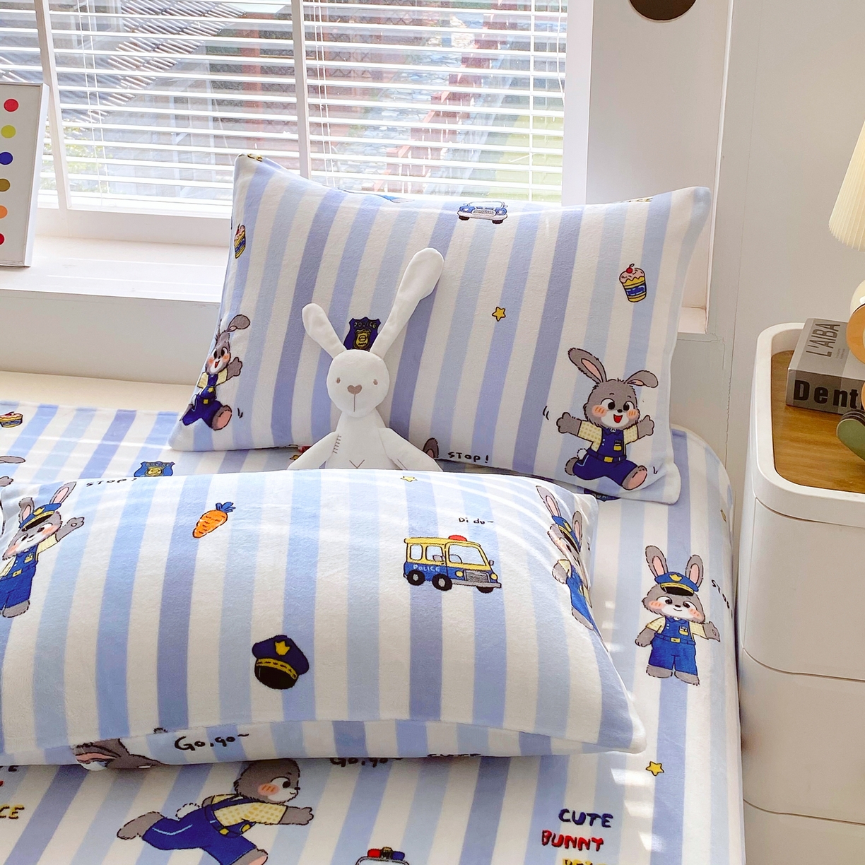 91家纺网 家纺一手货源 找家纺 金鑫汇家纺 2025年加厚高克重A类牛奶绒单枕套 兔子警官