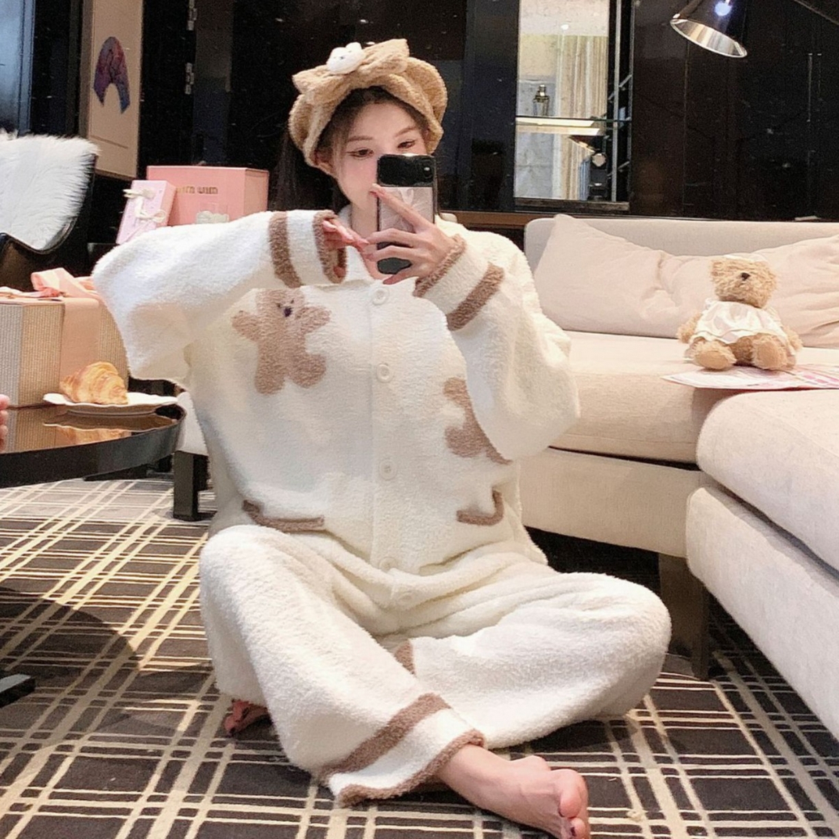 91家纺网 家纺一手货源 找家纺 （总）洛兰沙家居馆 2025新款半边绒睡衣纯色珍珠扣圆领针织开衫外套秋冬新款气质小香风家居服