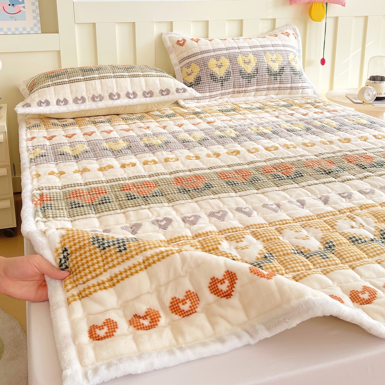 91家纺网 家纺一手货源 找家纺 （总）金鑫汇家纺 2025新款加厚牛奶豆豆绒暖绒包边床褥垫