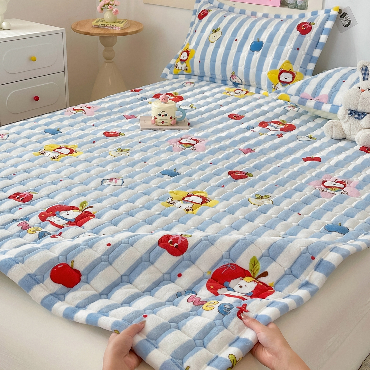 91家纺网 家纺一手货源 找家纺 （总）金鑫汇家纺 2025新款加厚牛奶豆豆绒暖绒包边床褥垫