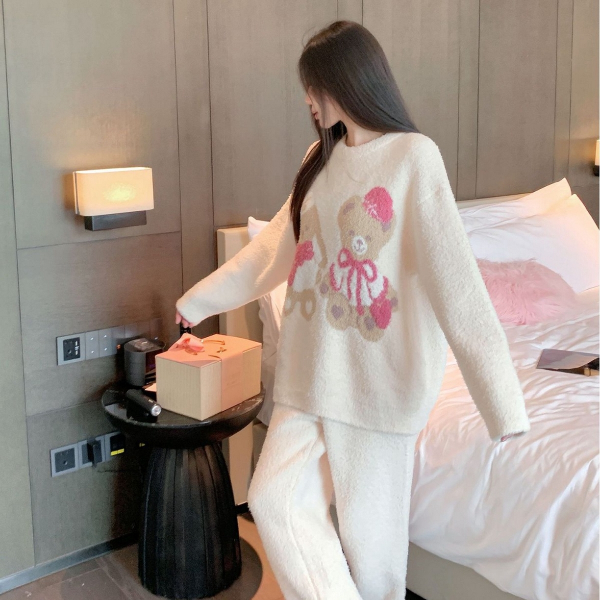 91家纺网 家纺一手货源 找家纺 （总）洛兰沙家居馆 2025新款半边绒睡衣纯色珍珠扣圆领针织开衫外套秋冬新款气质小香风家居服