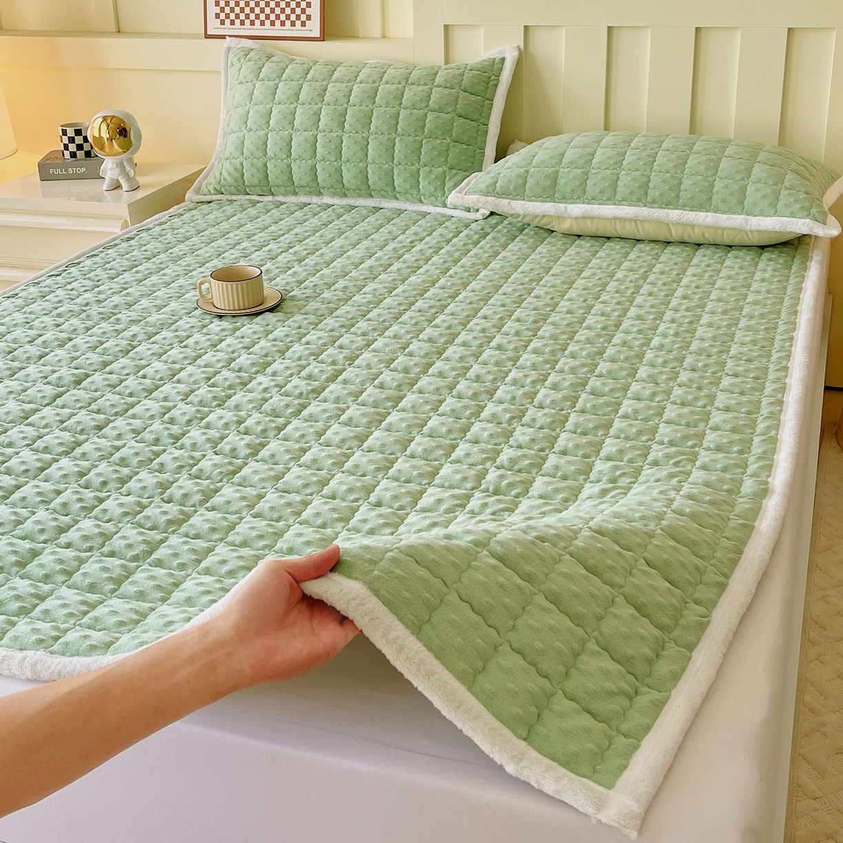 91家纺网 家纺一手货源 找家纺 （总）金鑫汇家纺 2025新款加厚牛奶豆豆绒暖绒包边床褥垫