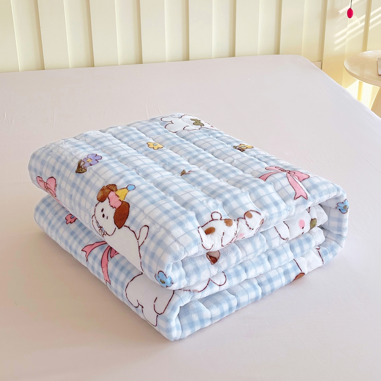 91家纺网 家纺一手货源 找家纺 金鑫汇家纺 2025新款加厚牛奶豆豆绒暖绒包边床褥垫 成人床：云绒小狗