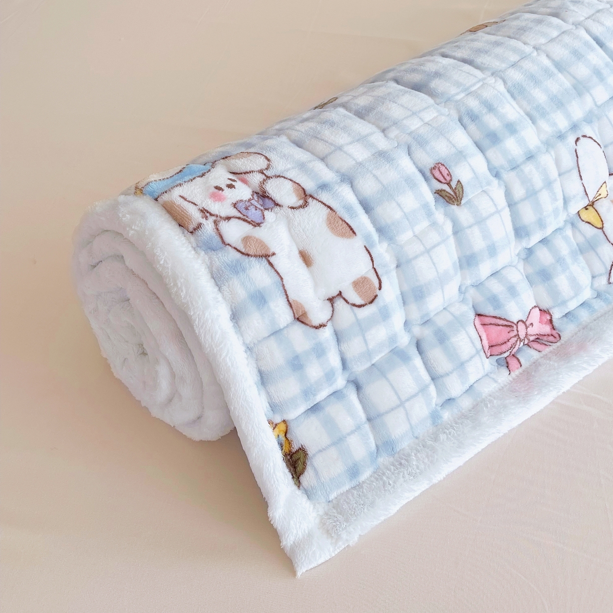 91家纺网 家纺一手货源 找家纺 金鑫汇家纺 2025新款加厚牛奶豆豆绒暖绒包边床褥垫 成人床：云绒小狗