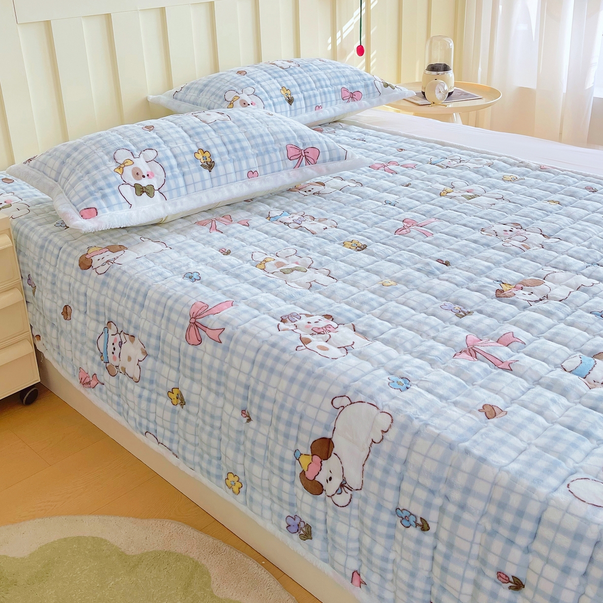 91家纺网 家纺一手货源 找家纺 金鑫汇家纺 2025新款加厚牛奶豆豆绒暖绒包边床褥垫 成人床：云绒小狗