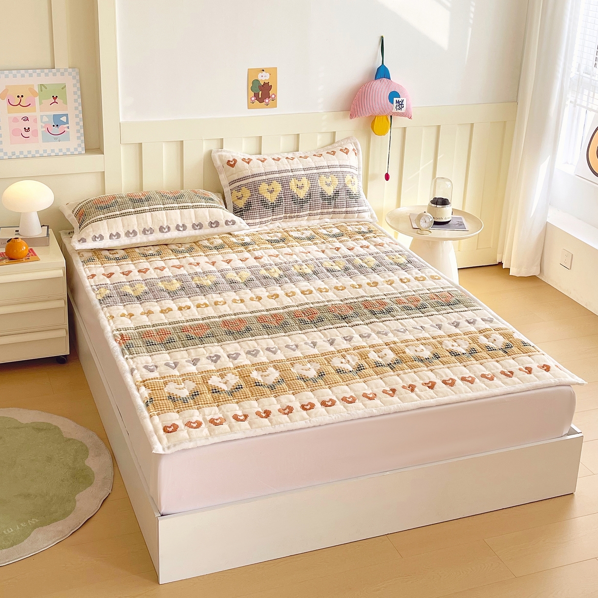 91家纺网 家纺一手货源 找家纺 金鑫汇家纺 2025新款加厚牛奶豆豆绒暖绒包边床褥垫 成人床：同心千鸟格