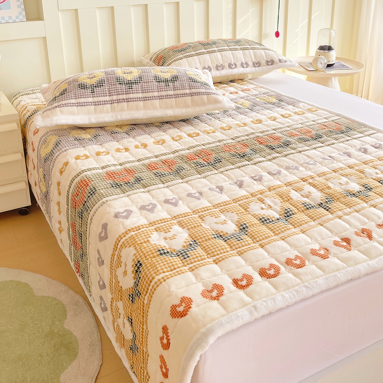 91家纺网 家纺一手货源 找家纺 金鑫汇家纺 2025新款加厚牛奶豆豆绒暖绒包边床褥垫 成人床：同心千鸟格