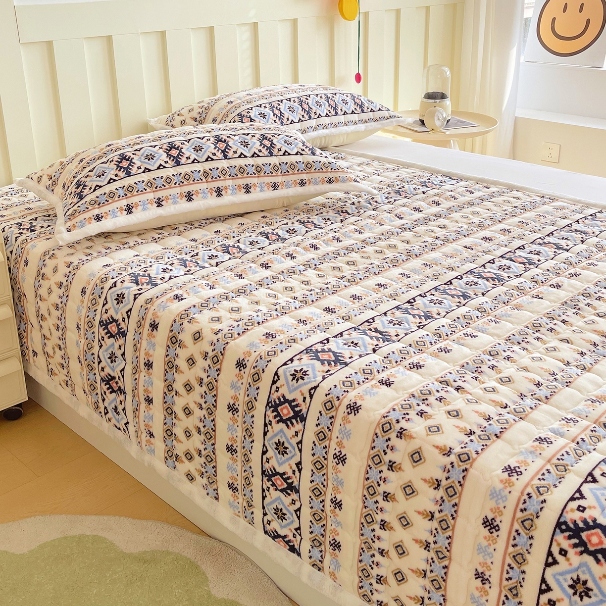 91家纺网 家纺一手货源 找家纺 金鑫汇家纺 2025新款加厚牛奶豆豆绒暖绒包边床褥垫 成人床：波西米亚