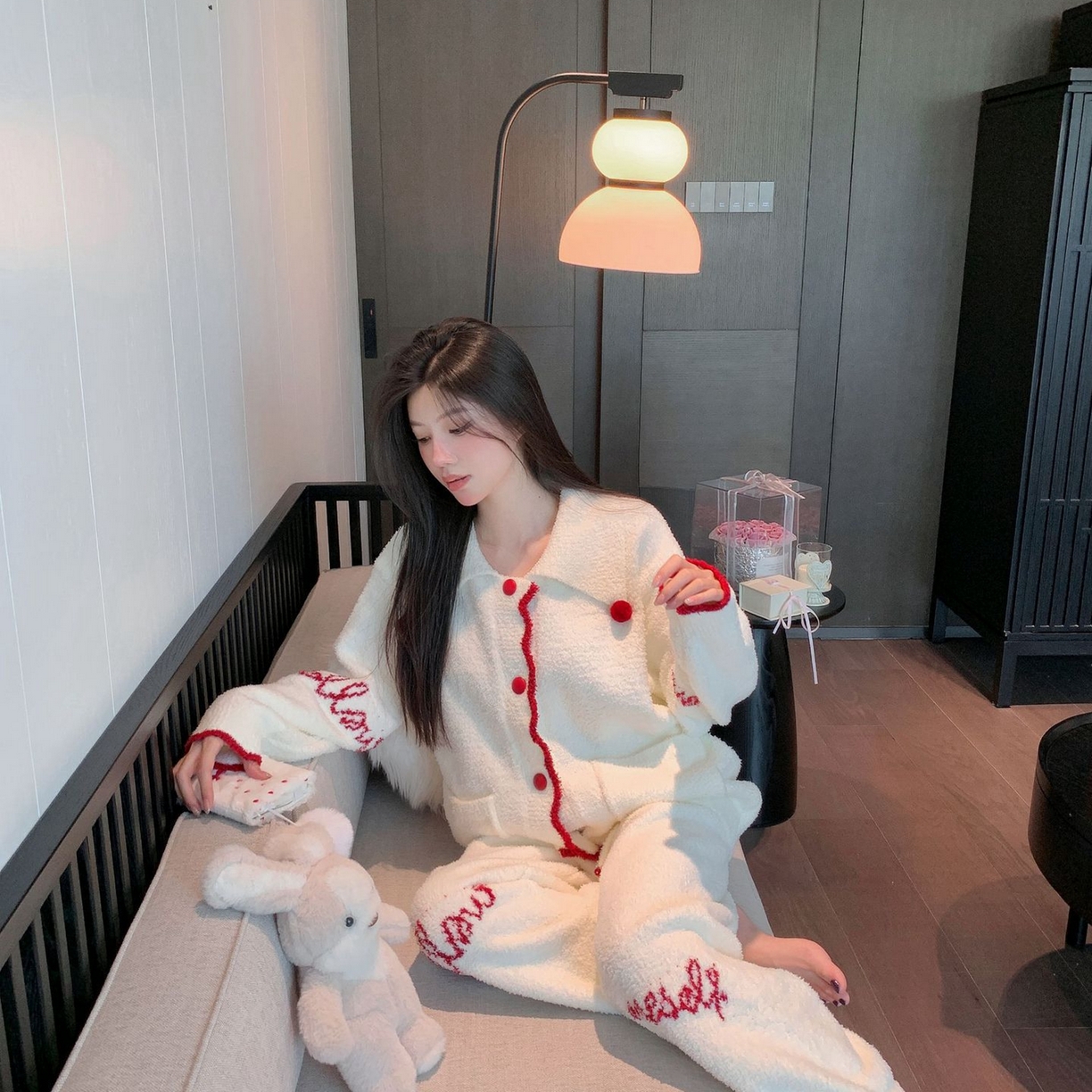 91家纺网 家纺一手货源 找家纺 （总）洛兰沙家居馆 2025新款半边绒睡衣纯色珍珠扣圆领针织开衫外套秋冬新款气质小香风家居服