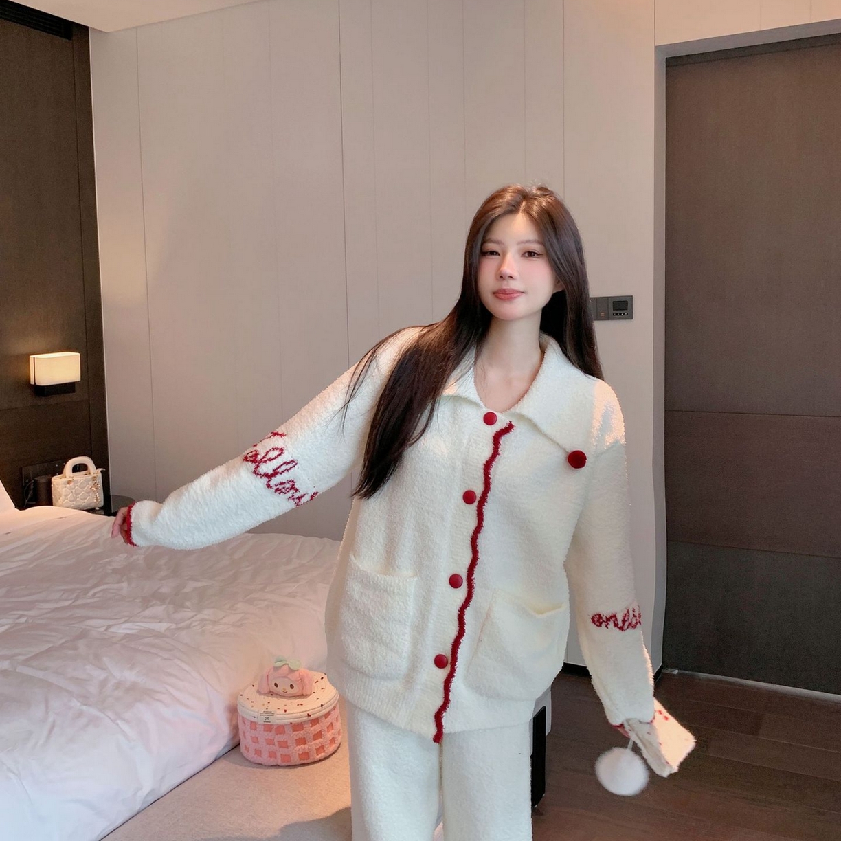 91家纺网 家纺一手货源 找家纺 （总）洛兰沙家居馆 2025新款半边绒睡衣纯色珍珠扣圆领针织开衫外套秋冬新款气质小香风家居服