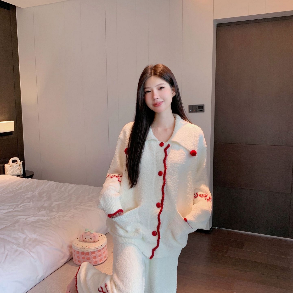 91家纺网 家纺一手货源 找家纺 （总）洛兰沙家居馆 2025新款半边绒睡衣纯色珍珠扣圆领针织开衫外套秋冬新款气质小香风家居服