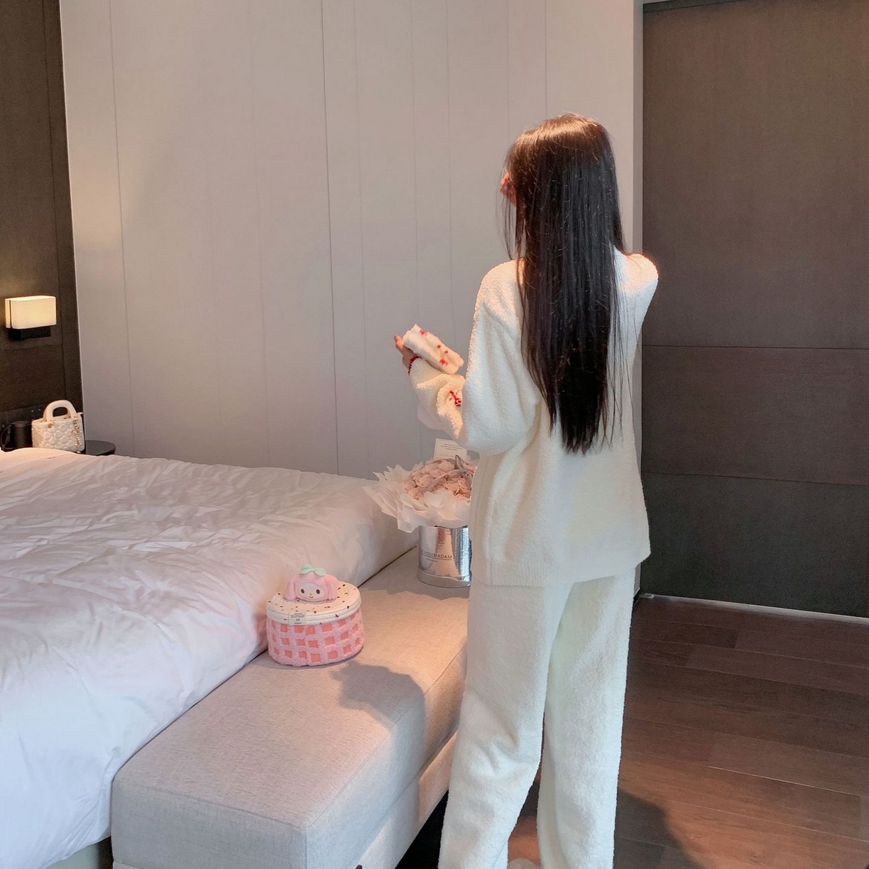 91家纺网 家纺一手货源 找家纺 （总）洛兰沙家居馆 2025新款半边绒睡衣纯色珍珠扣圆领针织开衫外套秋冬新款气质小香风家居服