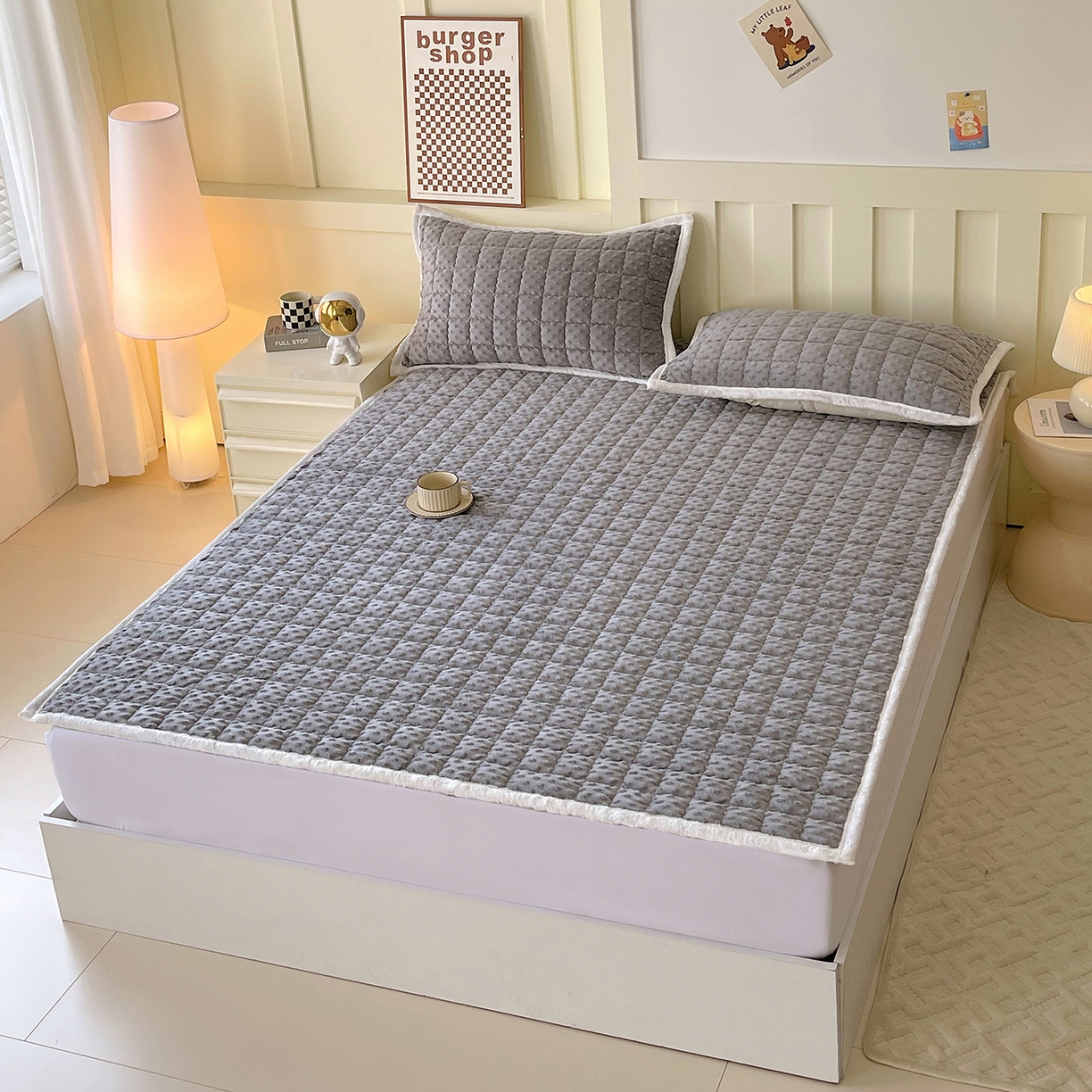 91家纺网 家纺一手货源 找家纺 金鑫汇家纺 2025新款加厚牛奶豆豆绒暖绒包边床褥垫 成人床：豆豆绒床褥垫：灰色