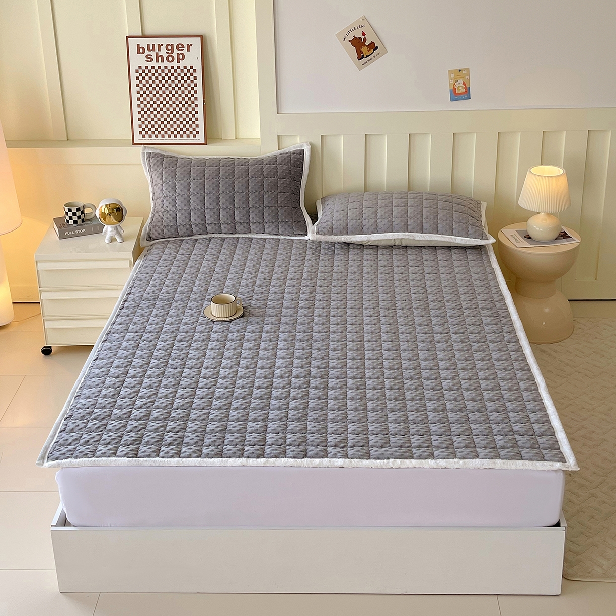 91家纺网 家纺一手货源 找家纺 金鑫汇家纺 2025新款加厚牛奶豆豆绒暖绒包边床褥垫 成人床：豆豆绒床褥垫：灰色