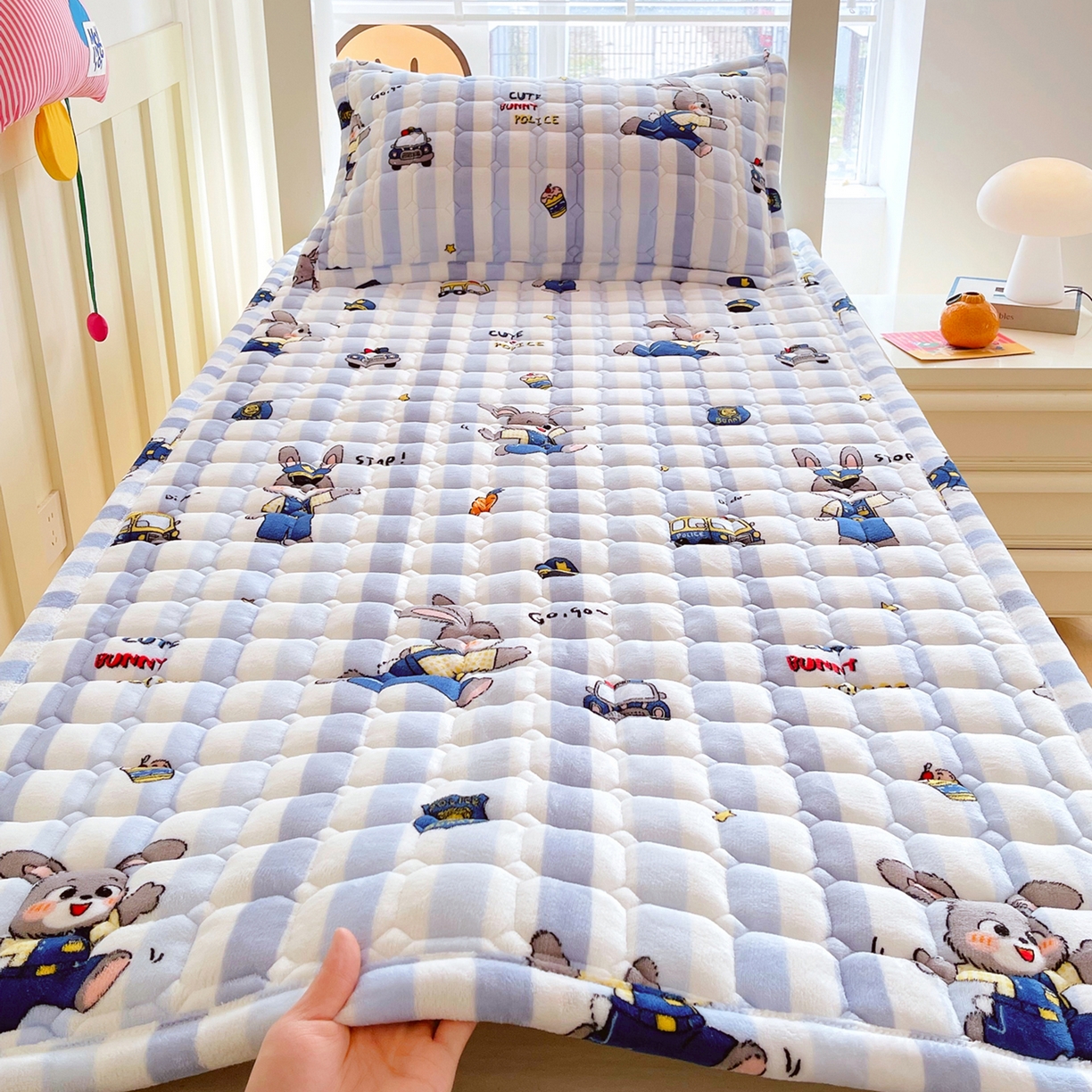 91家纺网 家纺一手货源 找家纺 （总）金鑫汇家纺 2025新款加厚牛奶豆豆绒暖绒包边床褥垫