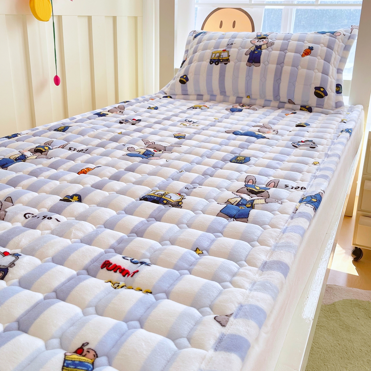 91家纺网 家纺一手货源 找家纺 （总）金鑫汇家纺 2025新款加厚牛奶豆豆绒暖绒包边床褥垫