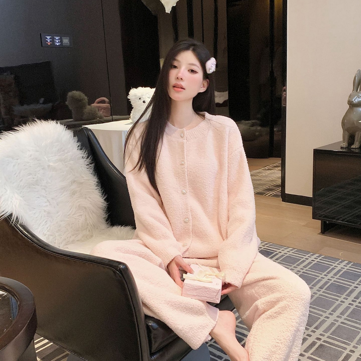 91家纺网 家纺一手货源 找家纺 洛兰沙家居馆 2025新款半边绒睡衣纯色珍珠扣圆领针织开衫外套秋冬新款气质小香风家居服 半边绒m5