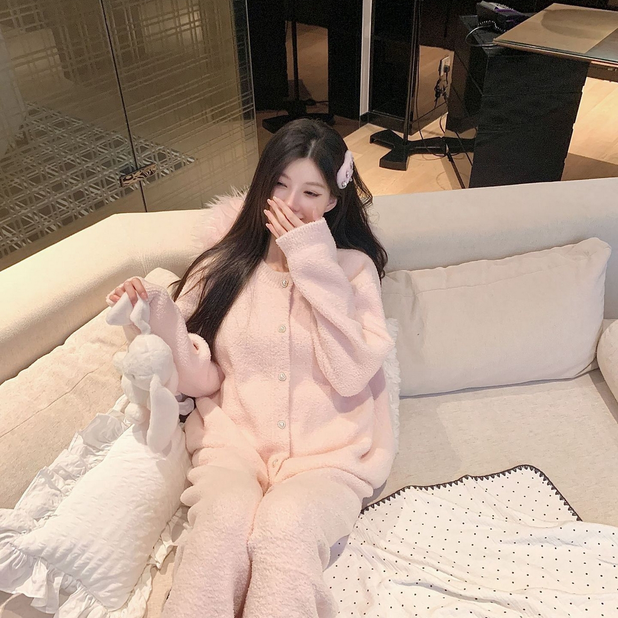 91家纺网 家纺一手货源 找家纺 洛兰沙家居馆 2025新款半边绒睡衣纯色珍珠扣圆领针织开衫外套秋冬新款气质小香风家居服 半边绒m5