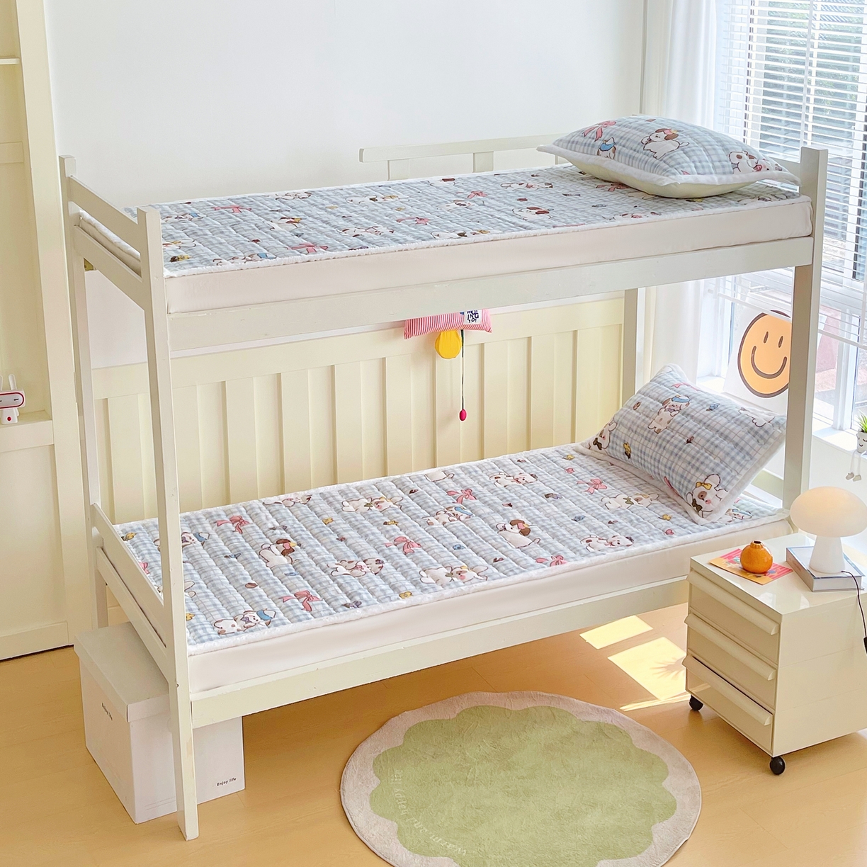 91家纺网 家纺一手货源 找家纺 金鑫汇家纺 2025新款加厚牛奶豆豆绒暖绒包边床褥垫 学生床：云绒小狗