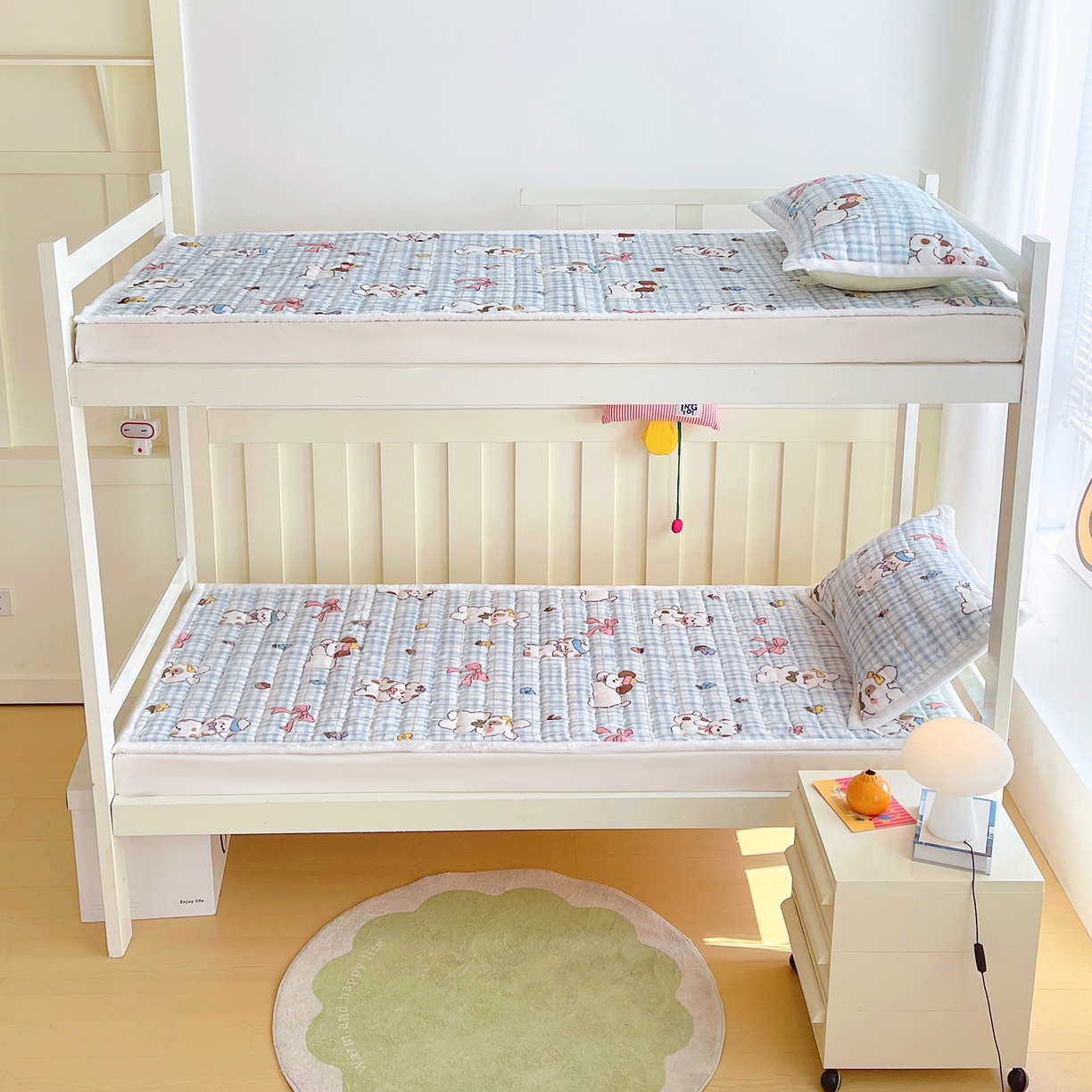 91家纺网 家纺一手货源 找家纺 金鑫汇家纺 2025新款加厚牛奶豆豆绒暖绒包边床褥垫 学生床：云绒小狗