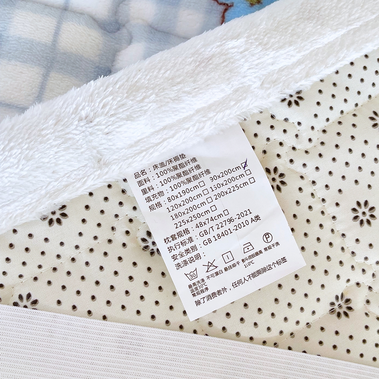 91家纺网 家纺一手货源 找家纺 金鑫汇家纺 2025新款加厚牛奶豆豆绒暖绒包边床褥垫 学生床：云绒小狗